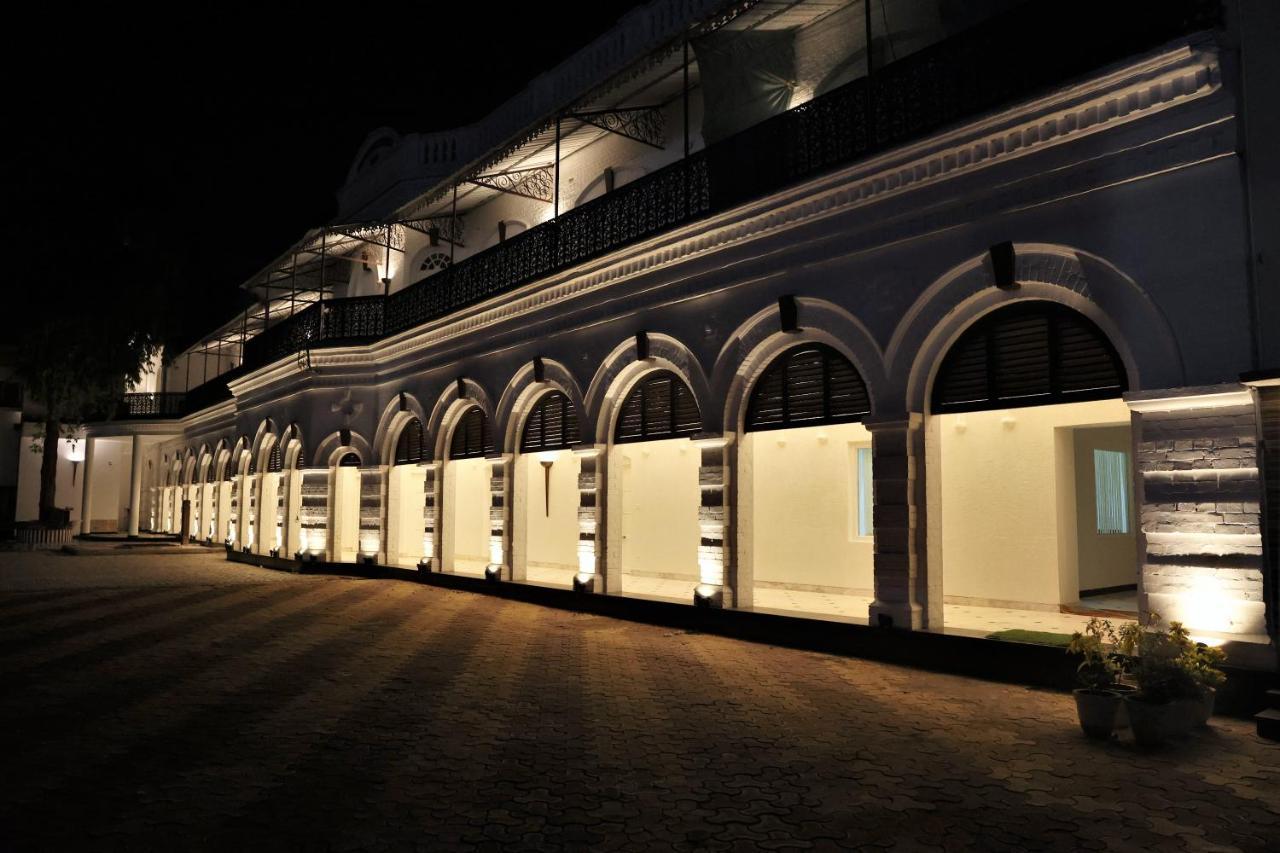 Saroja Heritage, Varanasi Exteriör bild